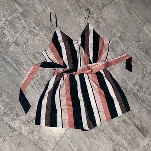 XL Women's Boho V-Neck Shorts Romper. Size: XL